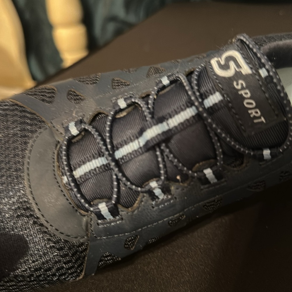 Women’s Navy  Athletic Shoes - Picture 3 of 4